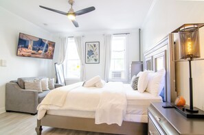 1 habitación, escritorio, tabla de planchar con plancha y wifi gratis 