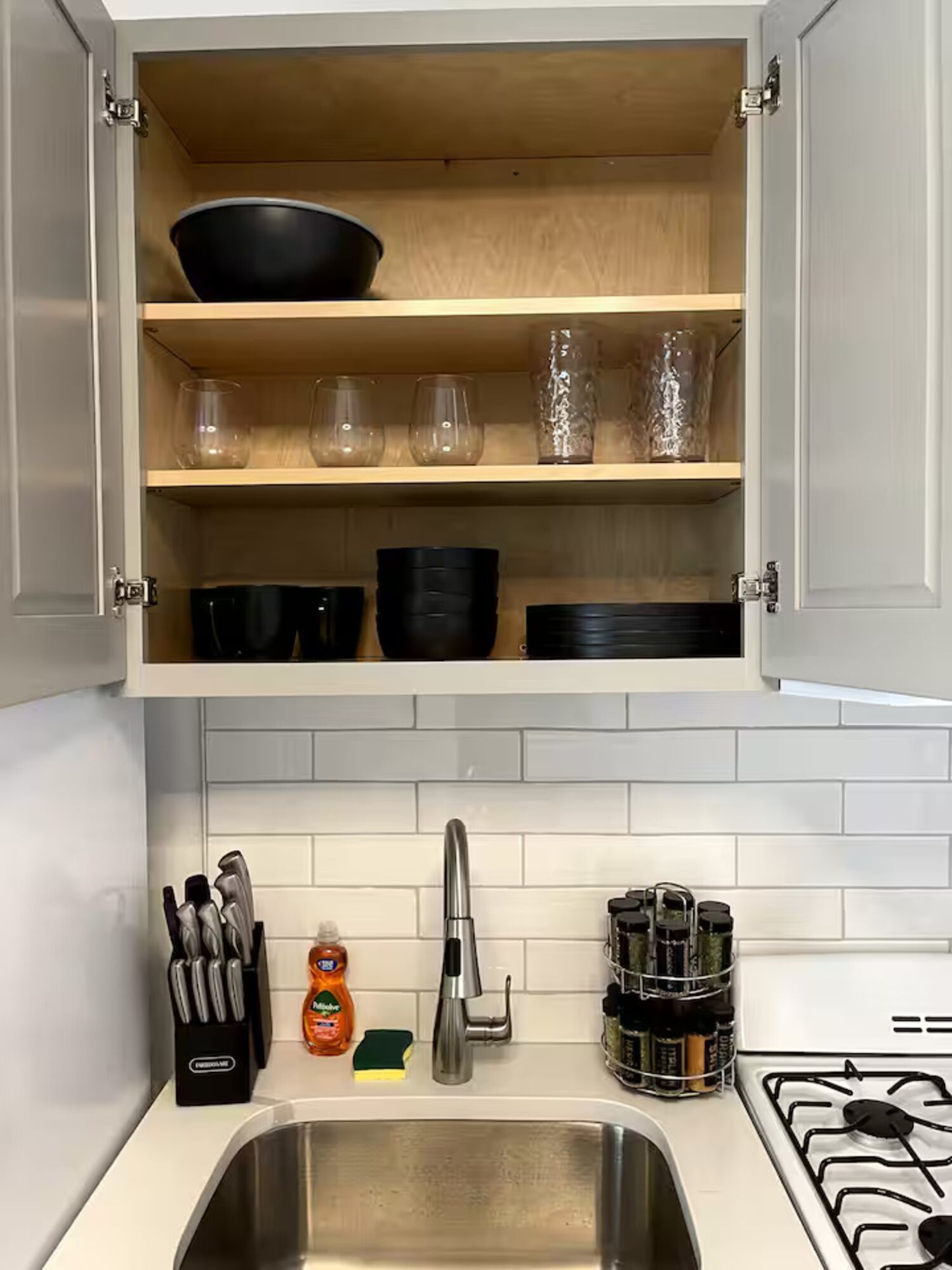 Refrigerador, microondas, horno y cafetera y tetera 