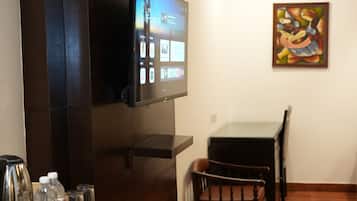 En 43-tommers smart-TV med digitale kanaler