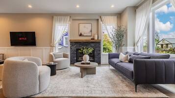 Smart TV, fireplace