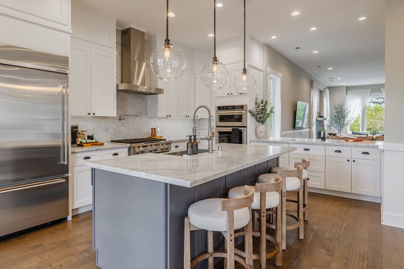 Refrigerador, microondas, horno y parrilla de estufa 