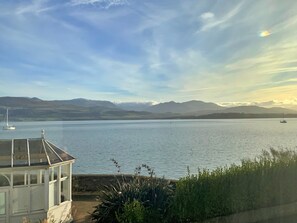 Exterior - Apartment in Beaumaris With Snowdonia Views (Beaumaris)