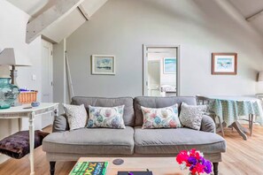 Living room - One Bedroom Apartment in Yealmpton, No Deposit (Plymouth)