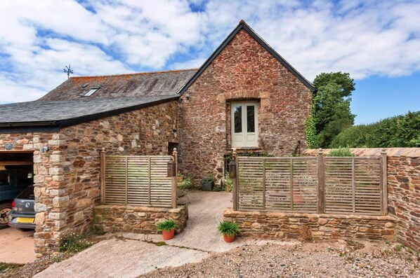 Exterior - One Bedroom Apartment in Yealmpton, No Deposit (Plymouth)