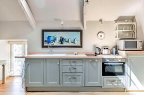 Private kitchen - One Bedroom Apartment in Yealmpton, No Deposit (Plymouth)