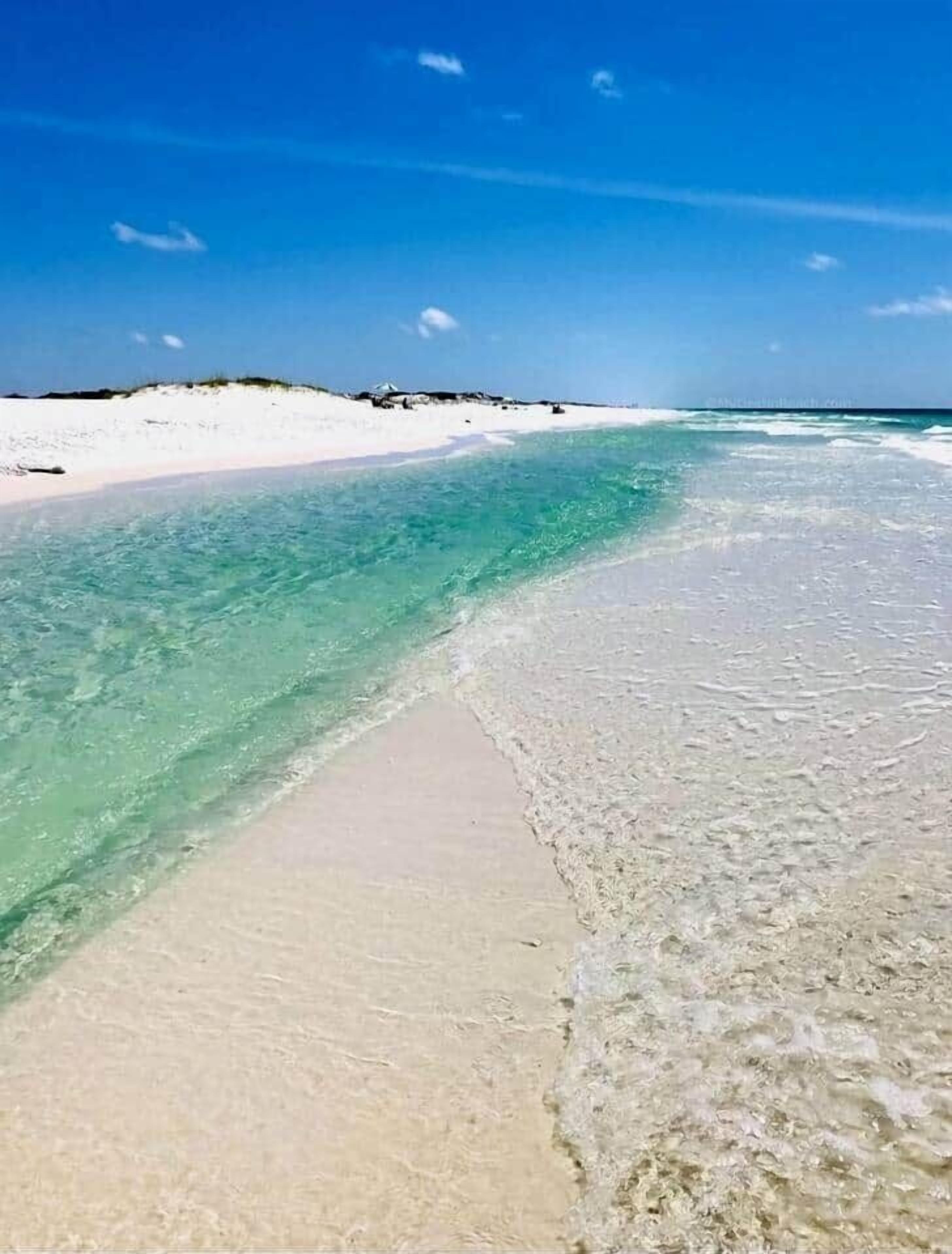 Chaises longues, serviettes de plage