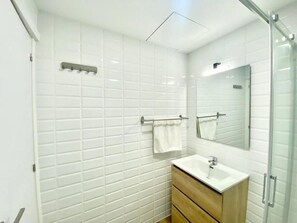 Hair dryer, towels