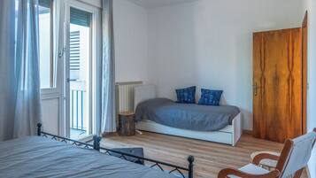 2 Schlafzimmer, BĂŒgeleisen/BĂŒgelbrett, WLAN, BettwĂ€sche