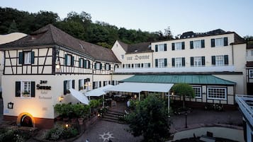 Esterni