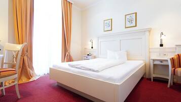 Caja de seguridad en la habitación y escritorio