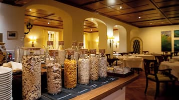Desayuno buffet todos los días (EUR 20 por persona)