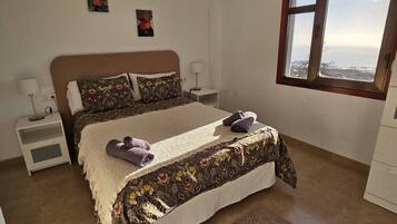 2 Schlafzimmer, Schreibtisch, Bügeleisen/Bügelbrett, WLAN