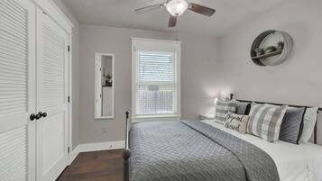 3 bedrooms, iron/ironing board, internet, bed sheets