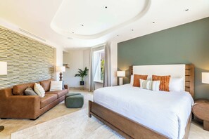 9 bedrooms, desk, iron/ironing board, free WiFi