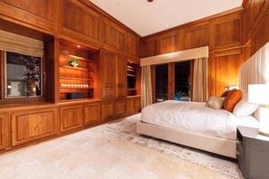 9 Schlafzimmer, Schreibtisch, BĂŒgeleisen/BĂŒgelbrett, WLAN