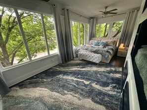 6 bedrooms, desk, iron/ironing board, free WiFi