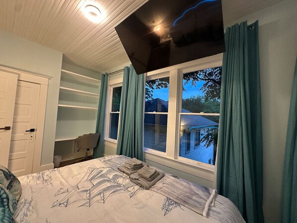 6 quartos, escrivaninha, Wi-Fi de cortesia, roupa de cama