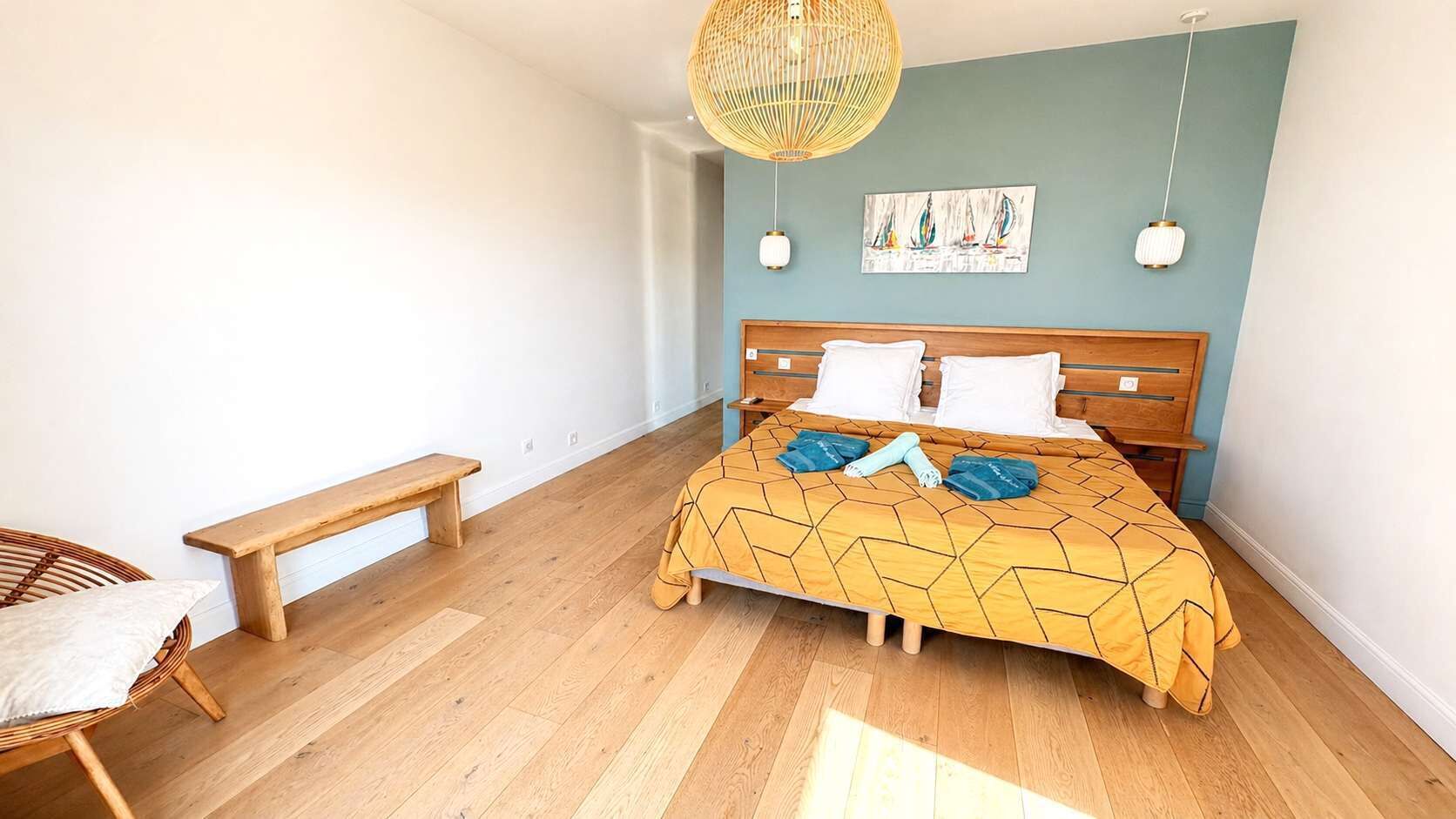 4 bedrooms, iron/ironing board, WiFi, bed sheets