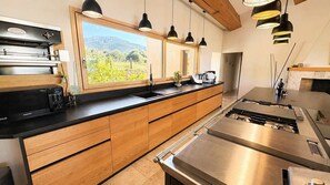 Fridge, microwave, oven, stovetop - Villa Riposu  Jacuzzi  Pool Beach Access on Foot (Sagone)