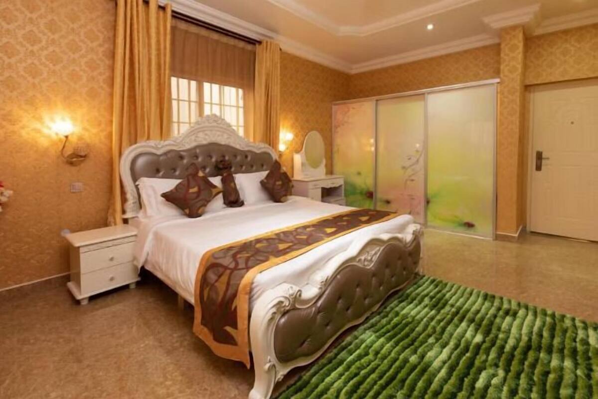 Suite ejecutiva, 1 cama Queen size, baño privado, vista al parque | Ropa de cama de alta calidad y escritorio 