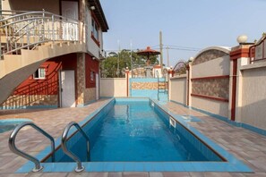 2 albercas al aire libre 