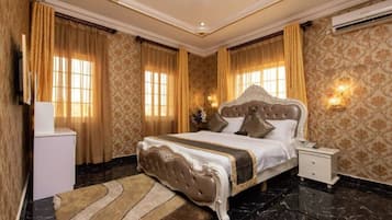 Deluxe Suite, Private Bathroom, Park View | Ruang Istirahat Eksekutif