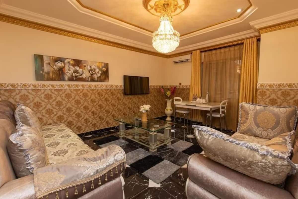 Suite de luna de miel, 1 cama King size, baño privado, vista al parque | Ropa de cama de alta calidad y escritorio 