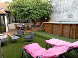 Outdoor dining - Town house with swimming pool, 7 minutes walk from the town center (Nîmes)