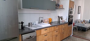 Mikrovågsugn, ugn, spishäll och diskmaskin