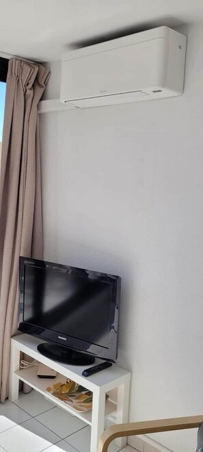 Interior - "Theo'z Top Floor & Sea View" (Cannes)