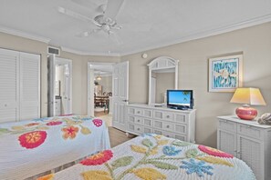 2 bedrooms, free WiFi, bed sheets - Island Escape at Pointe Santo. Steps to Beach, Rooftop Views & Modern Comfort (Sanibel)
