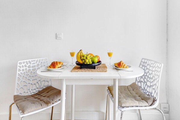 City studio, 1 tweepersoonsbed, niet-roken, uitzicht op de stad | Een strijkplank/strijkijzer, babybedden (toeslag), reisbedje