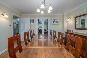 House | Dining - 3 Bedroom Holiday Home in Llangollen, No Deposit (Llangollen)