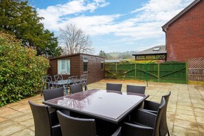 House | Balcony - 3 Bedroom Holiday Home in Llangollen, No Deposit (Llangollen)