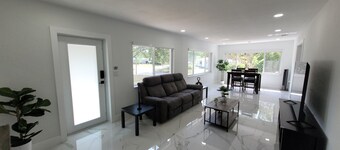 3-bedroom house in welcoming Temple Terrace, WiFi. EV car charging oulet, PS4