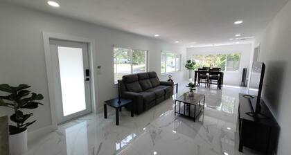 3-bedroom house in welcoming Temple Terrace, WiFi. EV car charging oulet, PS4