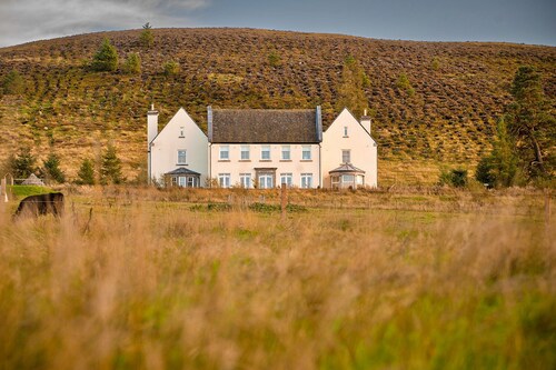 Self-catering Retreat With Pool, hot tub