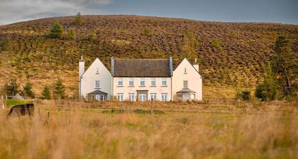 Self-catering Retreat With Pool, hot tub