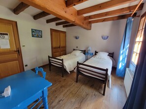 4 chambres, fer et planche à repasser, Wi-Fi, draps fournis
