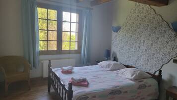 4 chambres, fer et planche à repasser, Wi-Fi, draps fournis