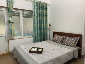 Basic Double Room, City View | Soundproofing - Hoa Lư Old Town House (Ninh Bình)