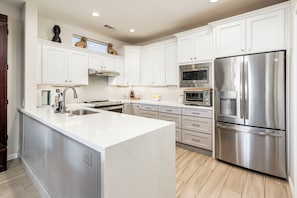 Private kitchen - Charming 2-bedroom house in fabulous Surprise in the desirable GRAND (Surprise)