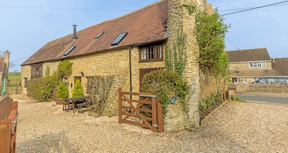 Spacious Cottage in North Cheriton, No Deposit