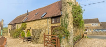Spacious Cottage in North Cheriton, No Deposit
