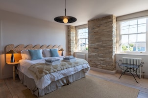 House | 12 bedrooms, iron/ironing board