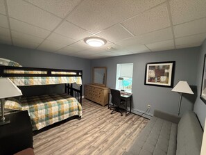 3 chambres, fer et planche à repasser, Wi-Fi gratuit, draps fournis