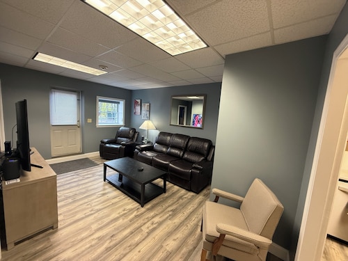 Charming 3-bedroom apartment with AC, WiFi in delightful Presque Isle