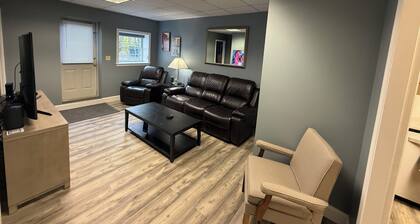 Charming 3-bedroom apartment with AC, WiFi in delightful Presque Isle