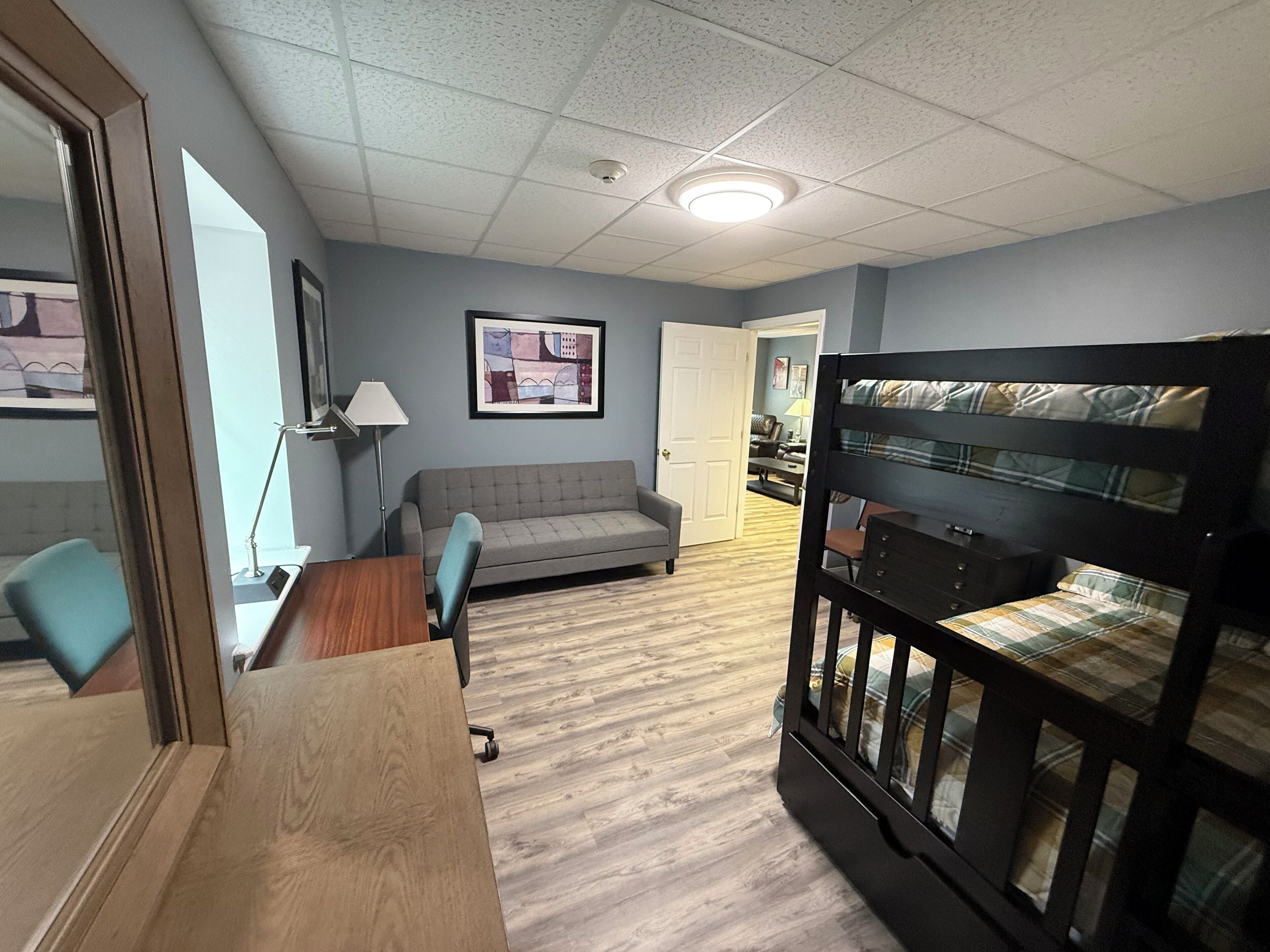 3 bedrooms, iron/ironing board, WiFi, bed sheets