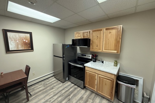 Frigorífico, microondas, horno y placa de cocina